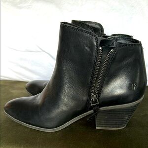 Frye black leather ankle boots size 8.5